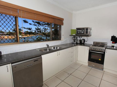 Anjuna 2 2 BDRM Budget Stay On Canal - Accommodation Coffs Harbour 2