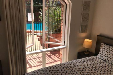 Little Bourke Street - Accommodation Coffs Harbour 2