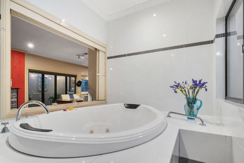 About Time Retreats Studio Seven - Accommodation Coffs Harbour 2