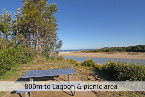 Berrara Lagoon Front Chalet - Accommodation Coffs Harbour 1