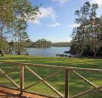 Berrara Lagoon Front Chalet - Accommodation Coffs Harbour