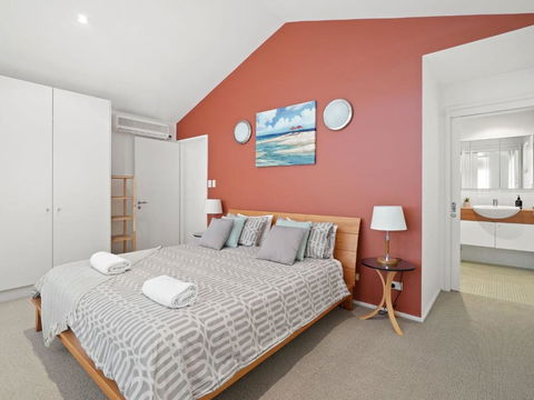 Avoca Beach Living 84 Avoca Drive Avoca Beach - Accommodation Coffs Harbour 1