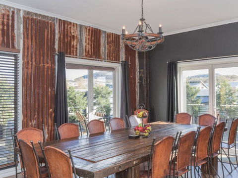 Oak & Barrel / 7 Twynam Street - Accommodation Coffs Harbour 5