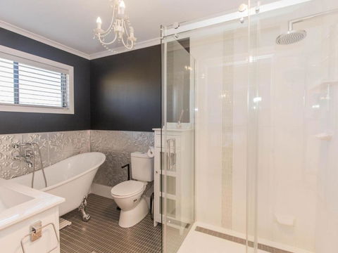 Oak & Barrel / 7 Twynam Street - Accommodation Coffs Harbour 3