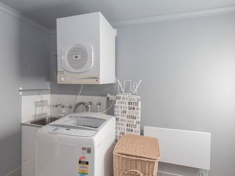 Oak & Barrel / 7 Twynam Street - Accommodation Coffs Harbour 1