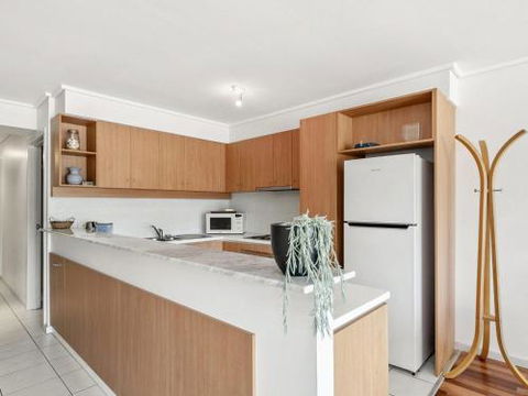 APARTMENT 23 PACIFIC APARTMENTS Sit On The Deck & Soak In The View - Accommodation Coffs Harbour 3