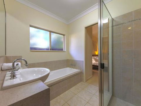 TROPSVILLA At PALM COVE - Accommodation Coffs Harbour 3