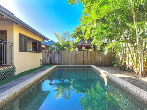 TROPSVILLA At PALM COVE - Accommodation Coffs Harbour 0
