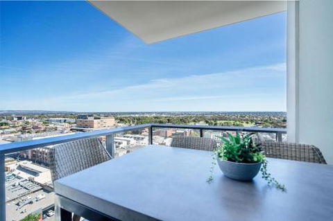 A Cut Above The West Pool Rooftop Bar Gym Wifi - Accommodation Coffs Harbour 1