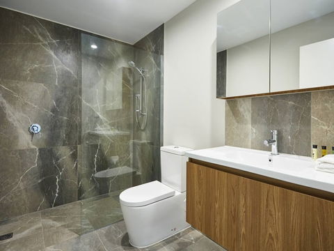 Luxurious 2bed 2bath APT With Parking@southport - Accommodation Coffs Harbour 3