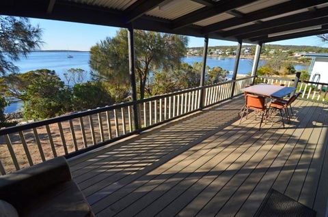 CDC 625 Beach House Incl.rear 2BR Studio - Accommodation Coffs Harbour 4