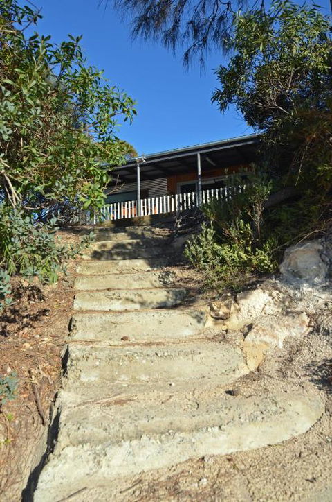 CDC 625 Beach House Incl.rear 2BR Studio - Accommodation Coffs Harbour 2