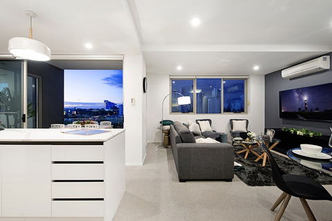 NEO Apartments Holidays Gold Coast - Accommodation Coffs Harbour 2