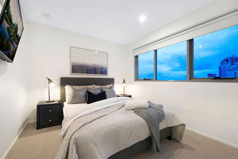 NEO Apartments Holidays Gold Coast - Accommodation Coffs Harbour 3