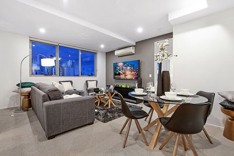 NEO Apartments Holidays Gold Coast - Accommodation Coffs Harbour 4