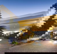 Ramada by Wyndham Diplomat Canberra - Accommodation Coffs Harbour