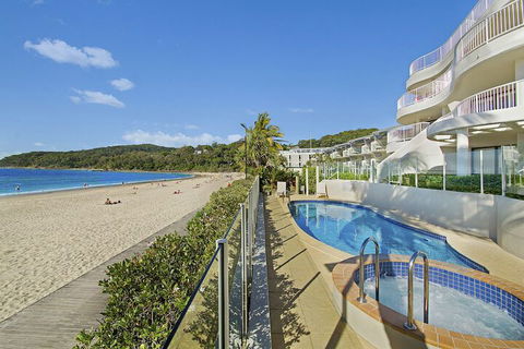 La Mer Noosa - Accommodation Coffs Harbour 1