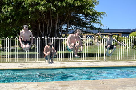 Beachway Motel & Restaurant - Accommodation Coffs Harbour 1