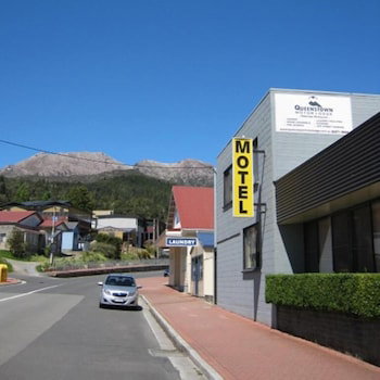 Queenstown Motor Lodge - Accommodation Coffs Harbour 0
