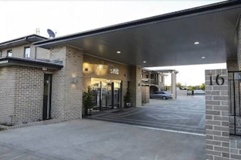 Aastro Dish Motor Inn - Accommodation Coffs Harbour 1