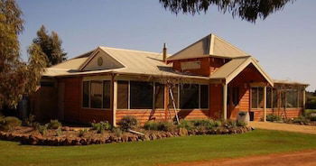 Adinfern Estate - Accommodation Coffs Harbour 0