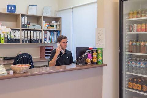 Emerald Inn - Accommodation Coffs Harbour 2