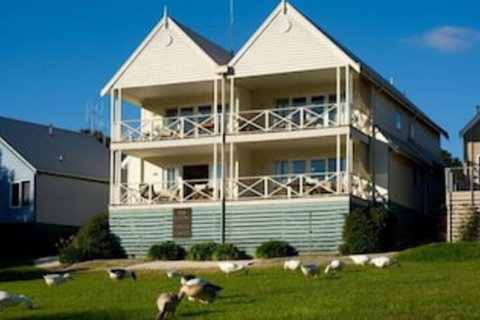 Lakeside Suites 1 - Accommodation Coffs Harbour 0