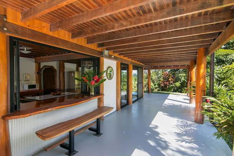Daintree Manor Bed & Breakfast - Accommodation Coffs Harbour 1
