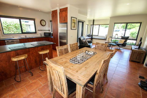 Avignon In Bright - Accommodation Coffs Harbour 2