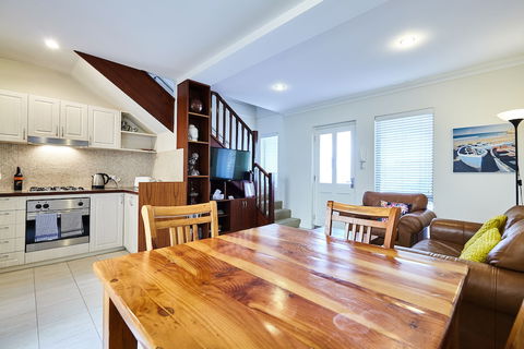 Fremantle Townhouse Unit 5 - Accommodation Coffs Harbour 4