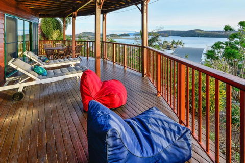 NEWLY BEAUTFULLY RENOVATED 16 The Casuarina 3 Bedroom House With 180 Degree Ocean Views - Accommodation Coffs Harbour 4