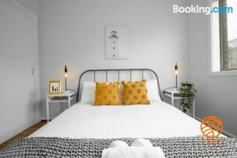 109Cozy Cranbourne Family House5Bed2Bath2Parking - Accommodation Coffs Harbour 3