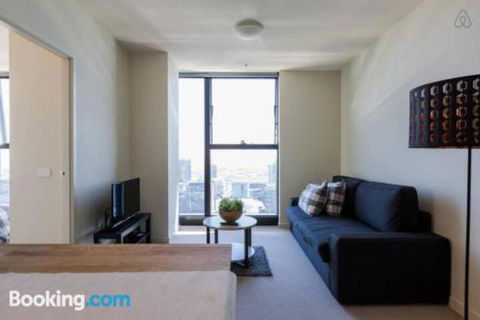 A Cozy CBD Suite With Spectacular City Views - Accommodation Coffs Harbour 1