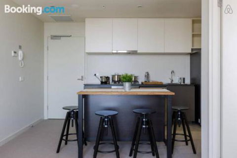 A Cozy CBD Suite With Spectacular City Views - Accommodation Coffs Harbour 5