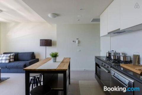 A Cozy CBD Suite With Spectacular City Views - Accommodation Coffs Harbour 0