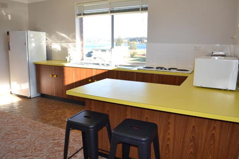 Apartment With Sweeping View Of The Bay 2 Bedrooms Sleeps 5 - Accommodation Coffs Harbour 3