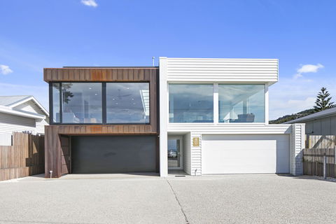 Apollo Bay Beach House - Accommodation Coffs Harbour 0
