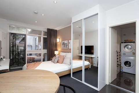 Former Dress Circle Nth Adelaide Apt With Aircon - Accommodation Coffs Harbour 6