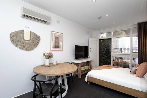 Former Dress Circle Nth Adelaide Apt With Aircon - Accommodation Coffs Harbour 5