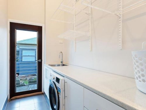 Absolute Waterfront Lakehouse Fishing Point Waterfront Pool Jetty - Accommodation Coffs Harbour 1