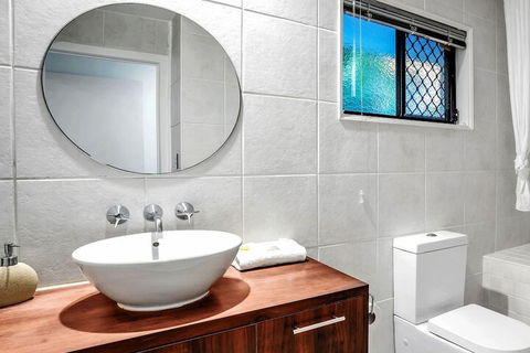 The Savoy Beach House - Accommodation Coffs Harbour 3