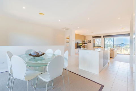 Stylish 3 Bedroom Condo - Accommodation Coffs Harbour 1