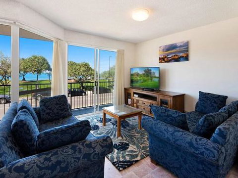 Kings Beach Ocean Front Views Private Balcony Overlooking Kings Beach - Accommodation Coffs Harbour 3