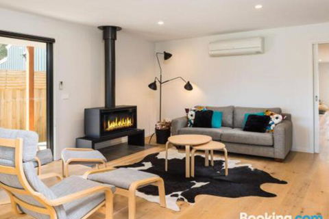 Lantana - Accommodation Coffs Harbour 4