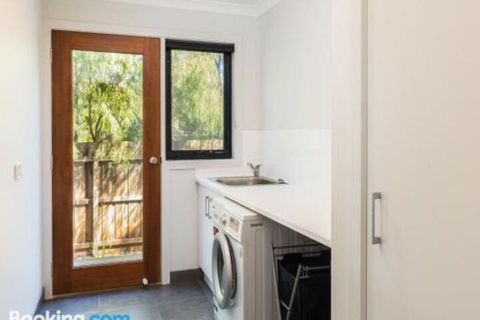 Lantana - Accommodation Coffs Harbour 6