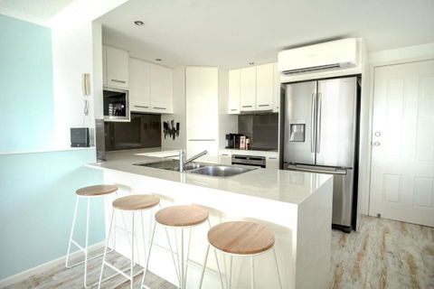 Coolum Beach 3 Level Townhouse Private Rooftop Terrace Spa Overlooking Mount Coolum - Accommodation Coffs Harbour 3