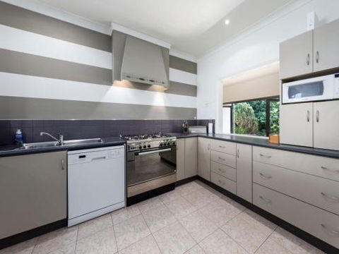 THE BEACH HOUSE Gerroa 4pm Check Out Sundays - Accommodation Coffs Harbour 5