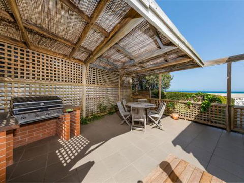 THE BEACH HOUSE Gerroa 4pm Check Out Sundays - Accommodation Coffs Harbour 1