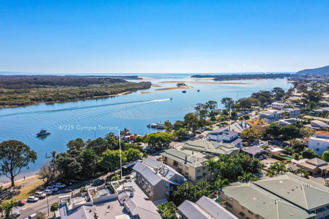 Panoramic River & Ocean Views Noosaville - Accommodation Coffs Harbour 4