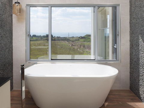 Ocean Breeze - Accommodation Coffs Harbour 1